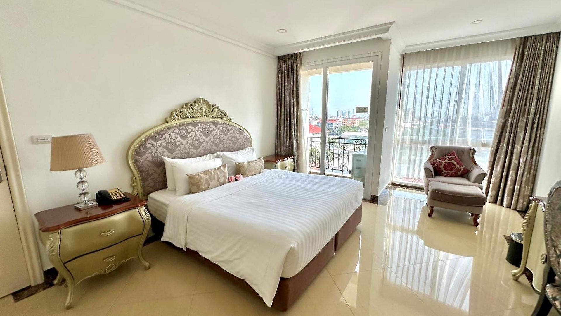 Lklk โรงแรม