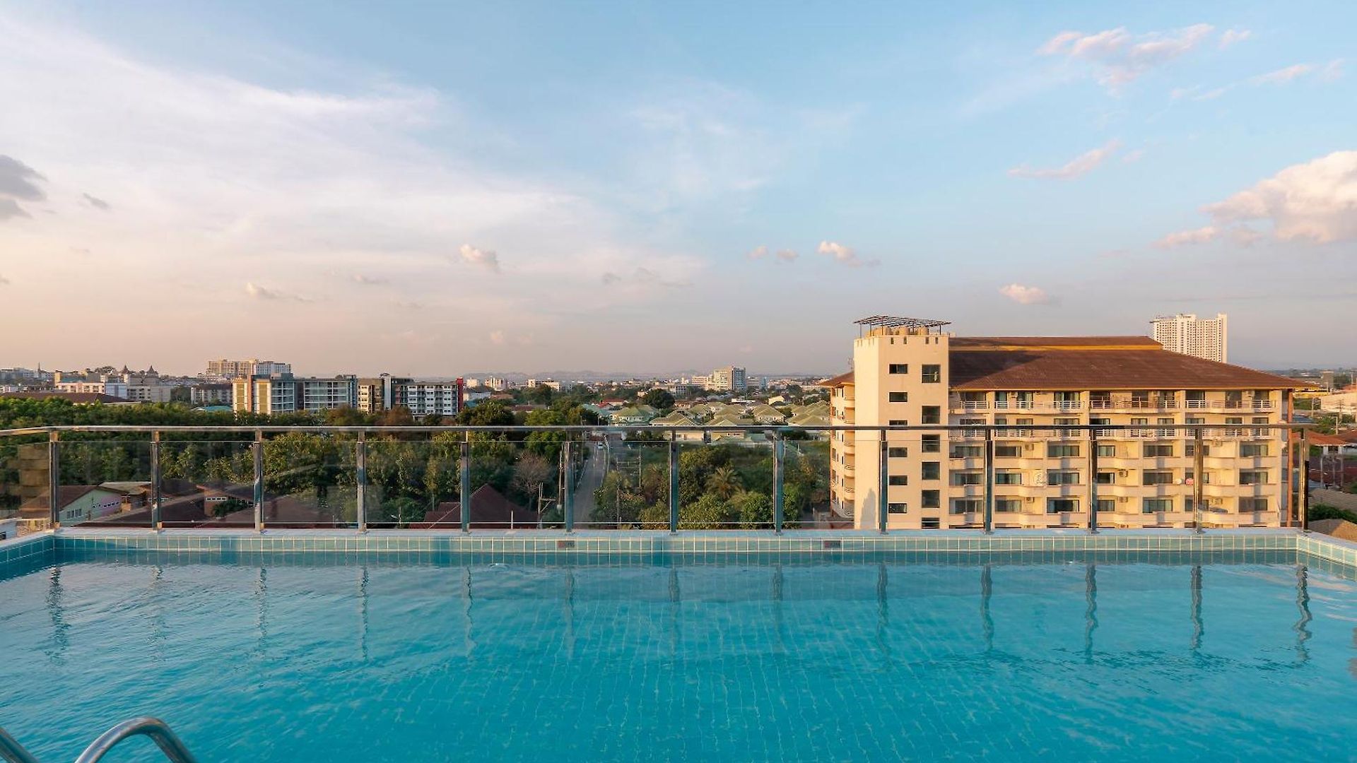โรงแรม P-park