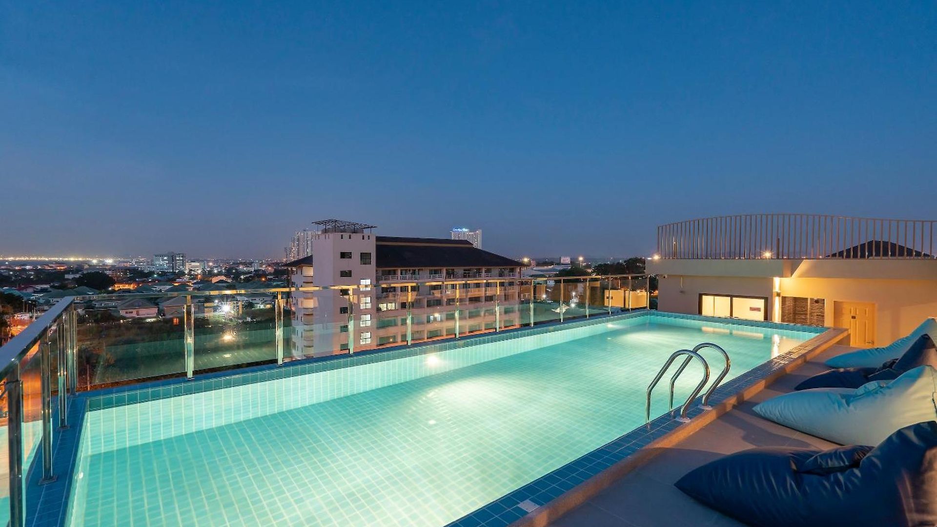โรงแรม P-park 4*