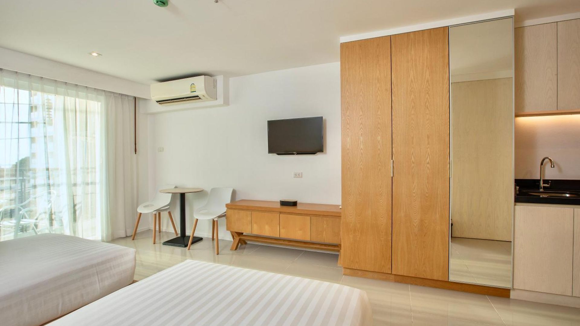 Fourium And Serviced โรงแรม Pattaya
