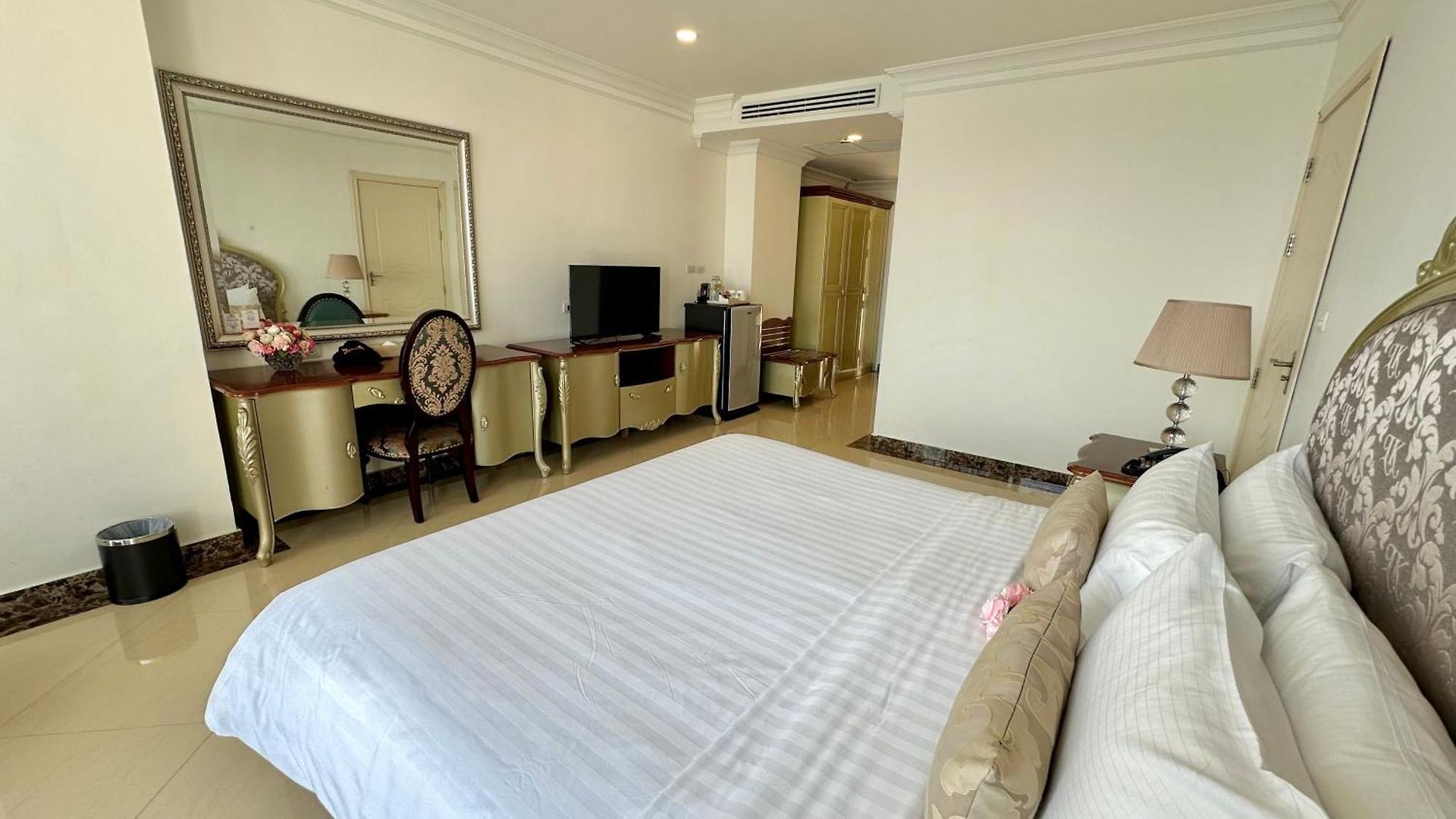 โรงแรม Lklk 3*