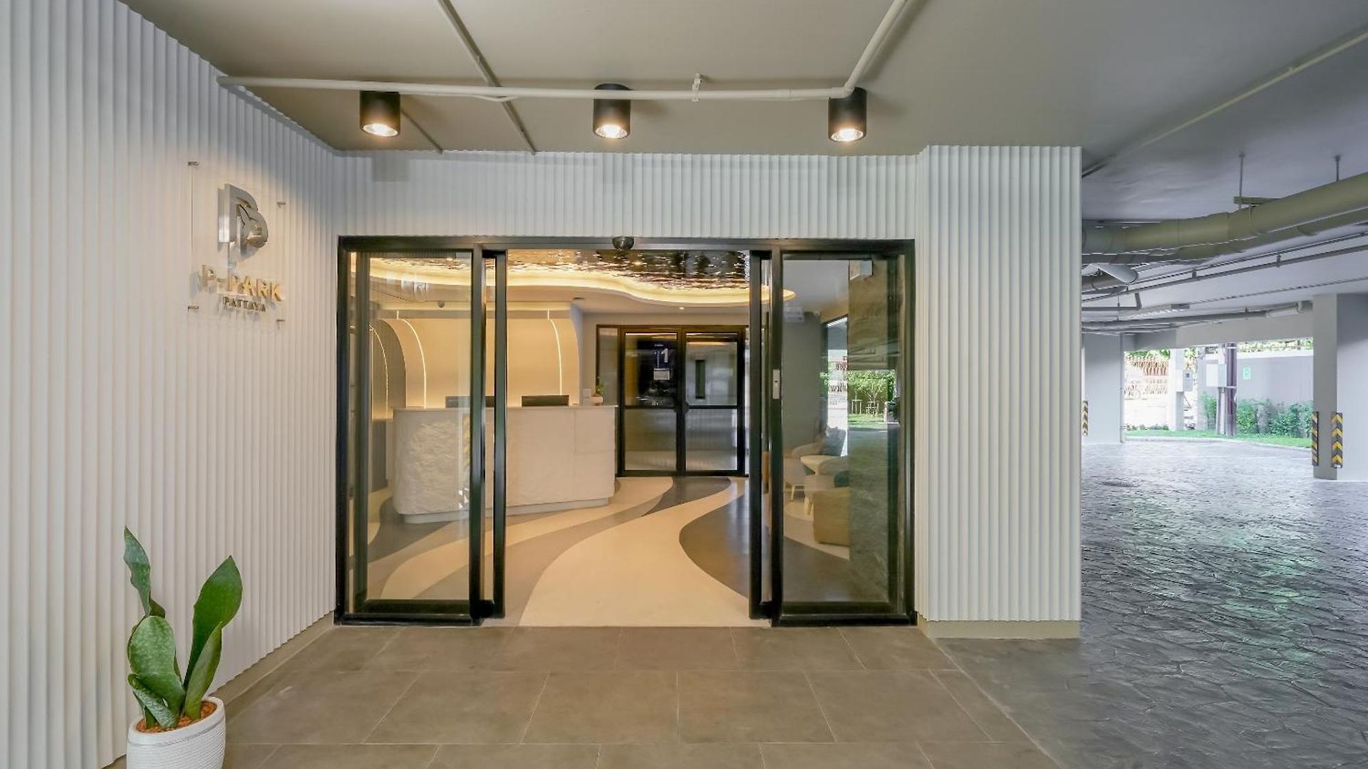 P-park โรงแรม 4*