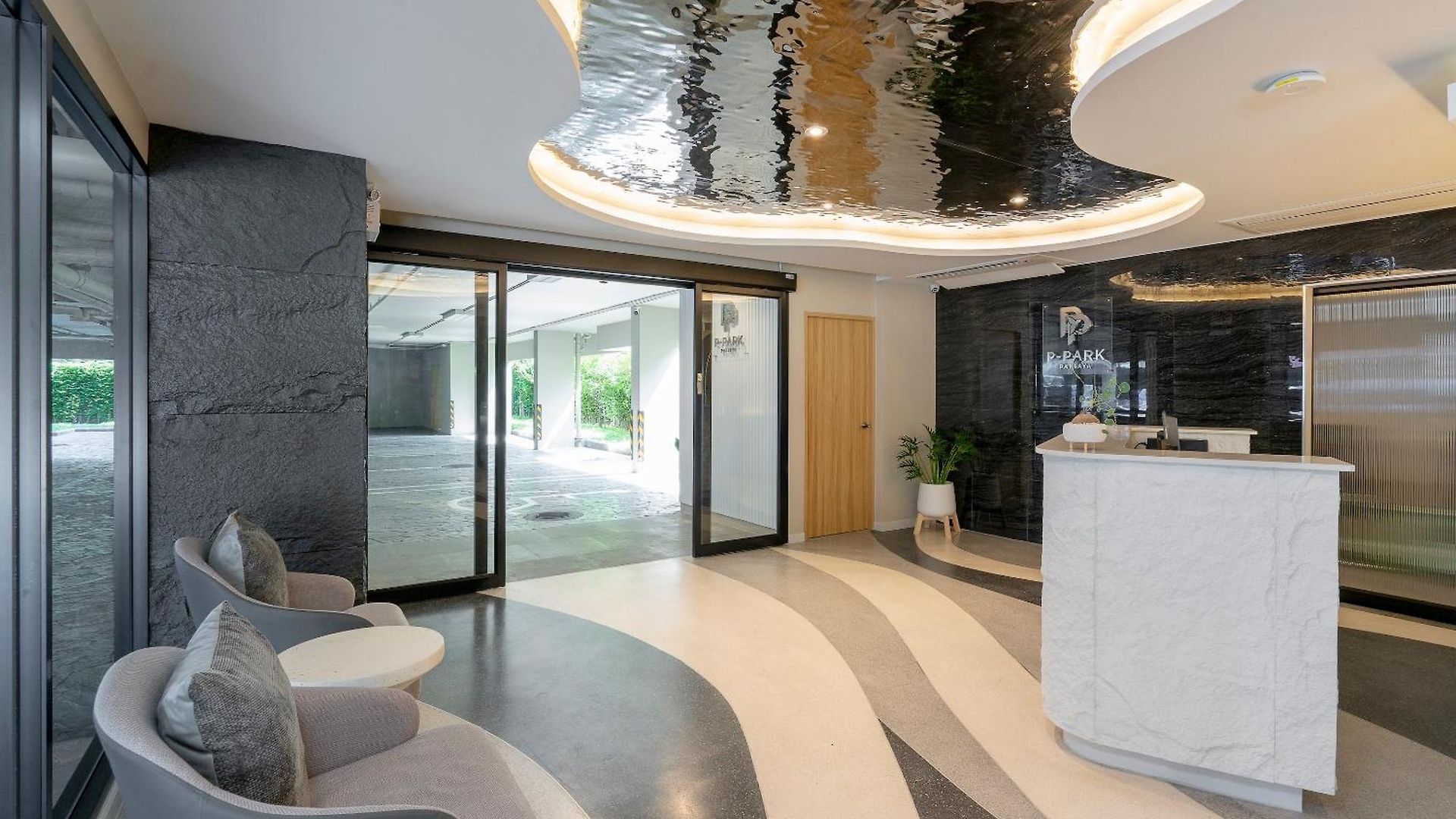 โรงแรม P-park 4*