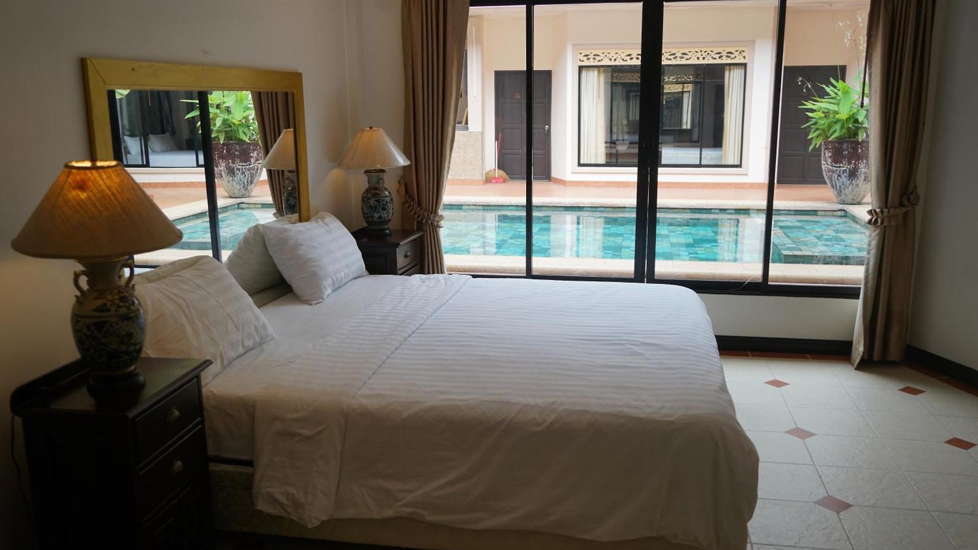 The Elite Hotel Pattaya