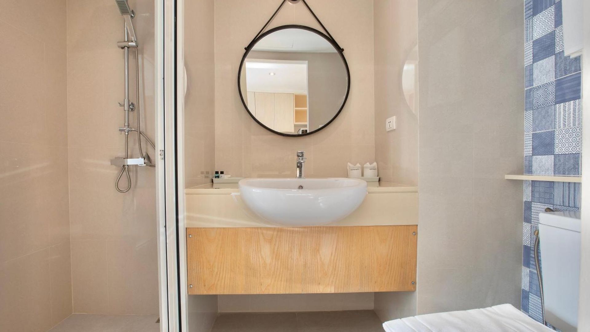 โรงแรม Fourium And Serviced