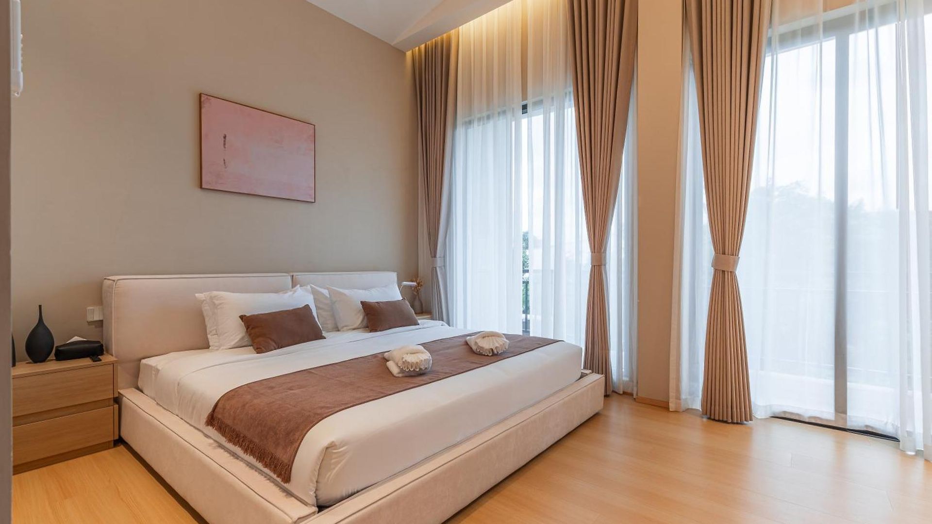 โรงแรม Hiii Aura Pool 5*