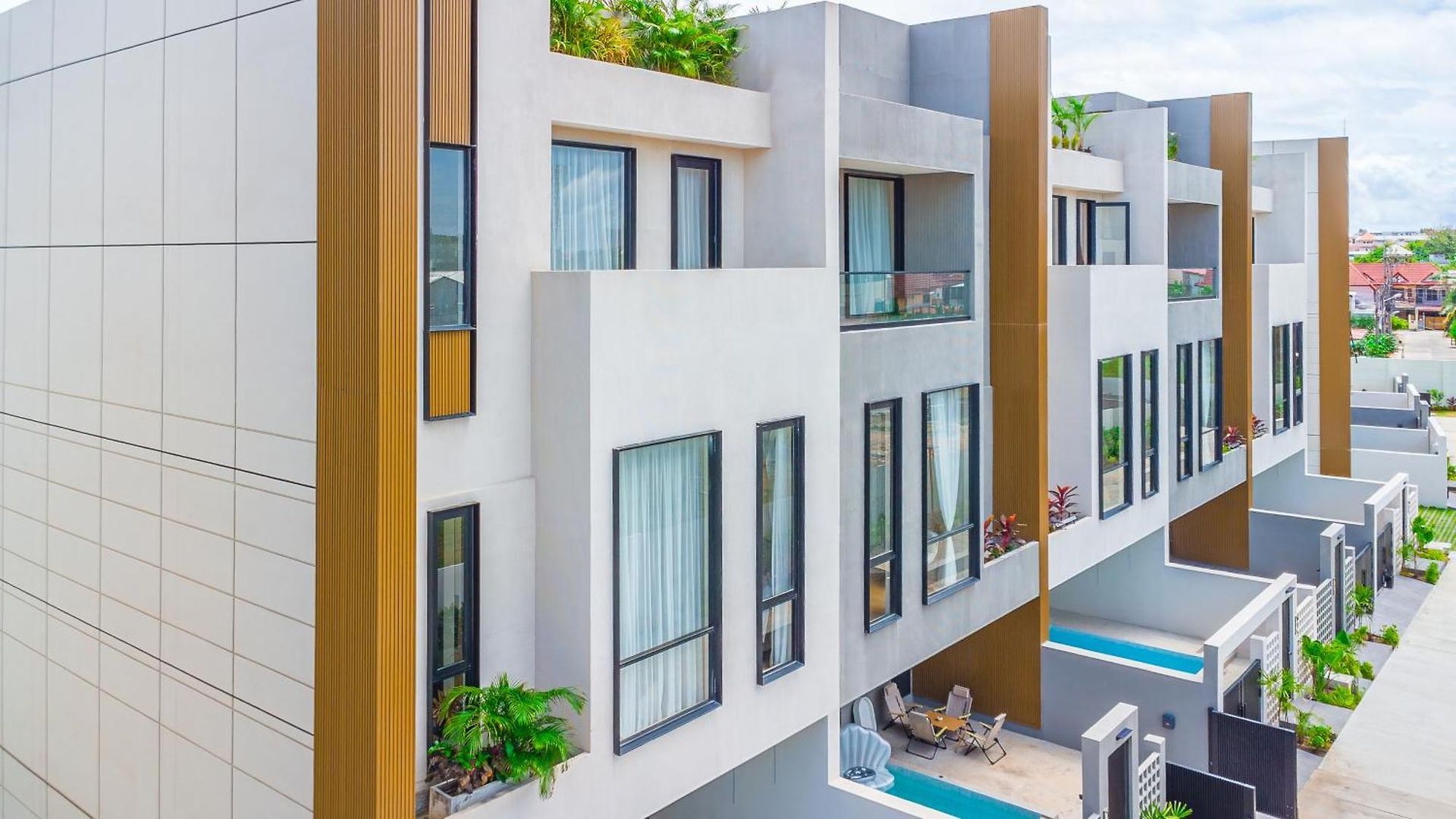 โรงแรม Hiii Aura Pool 5*