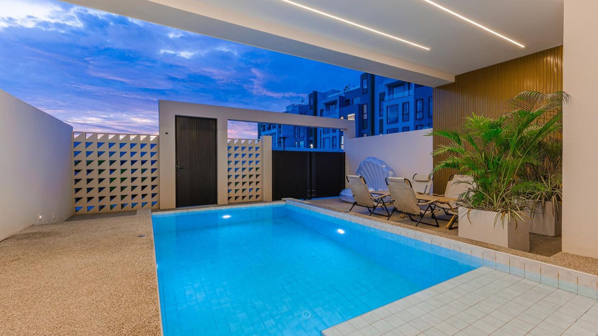 โรงแรม Hiii Aura Pool