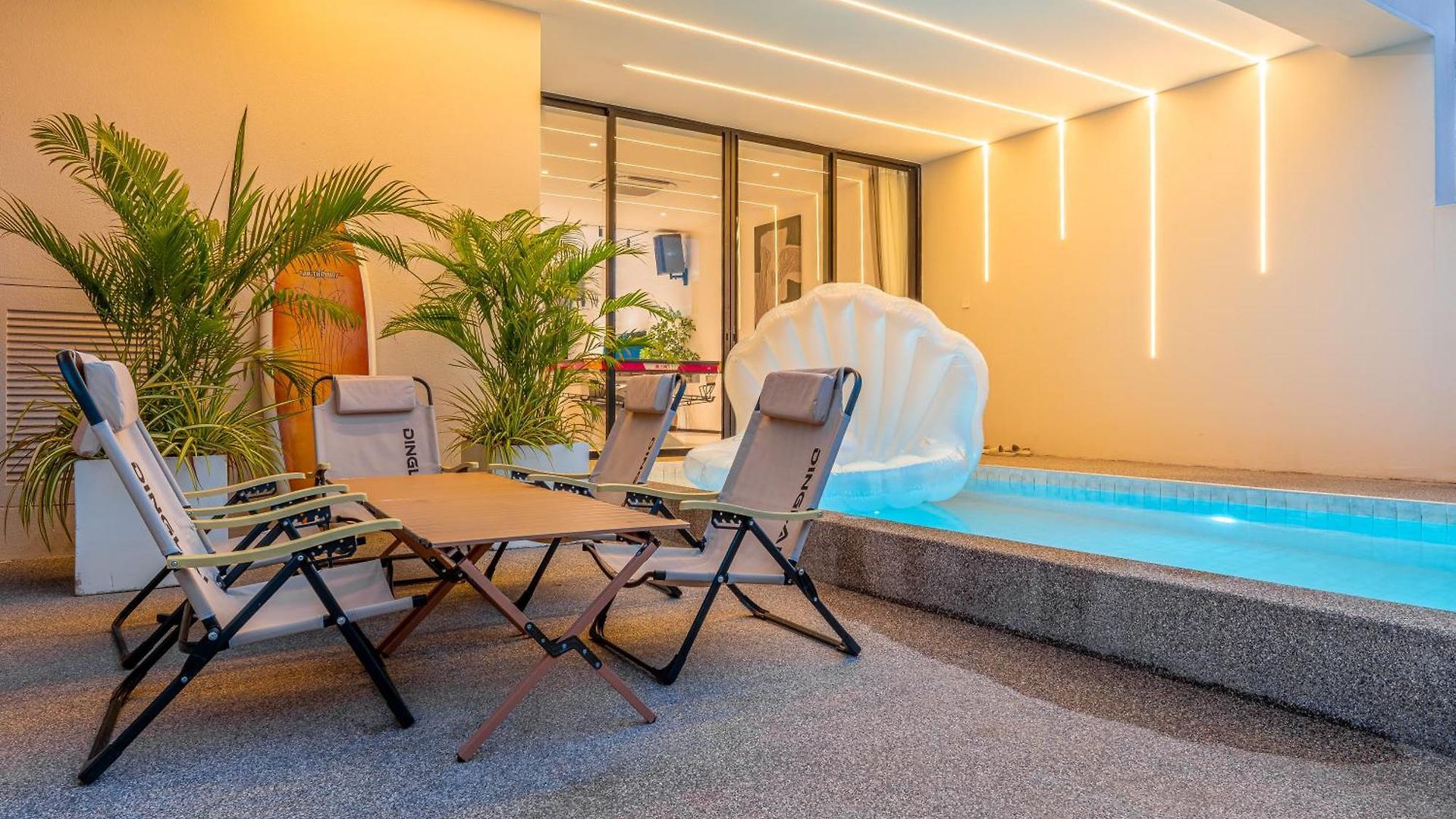 Hiii Aura Pool