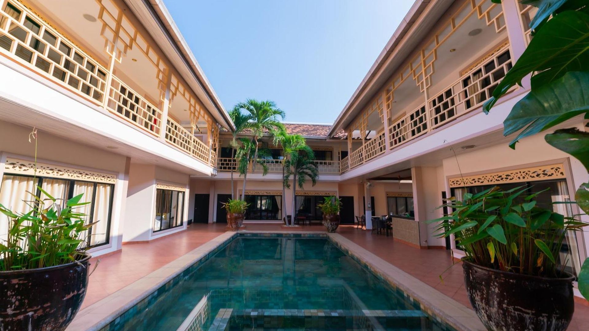 The Elite Hotel 4*