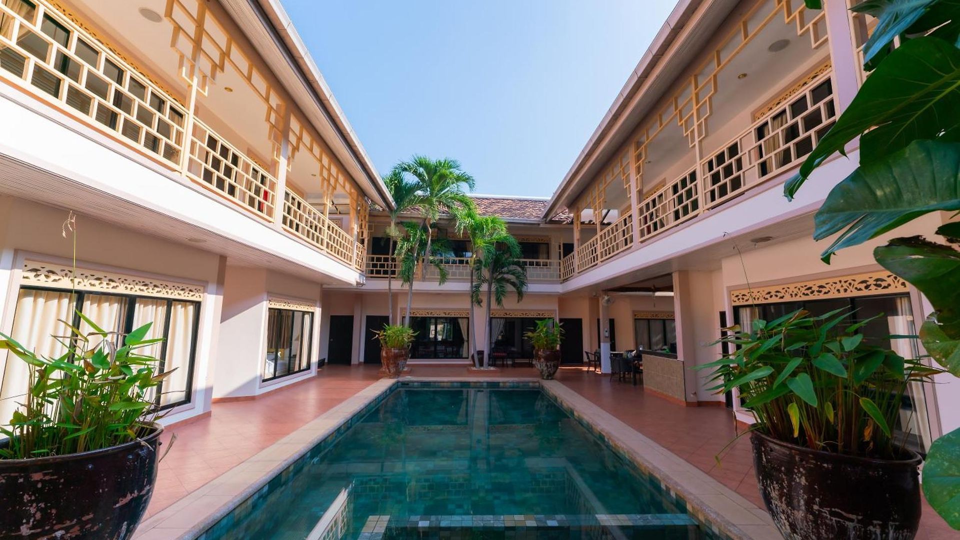 The Elite Hotel 4*