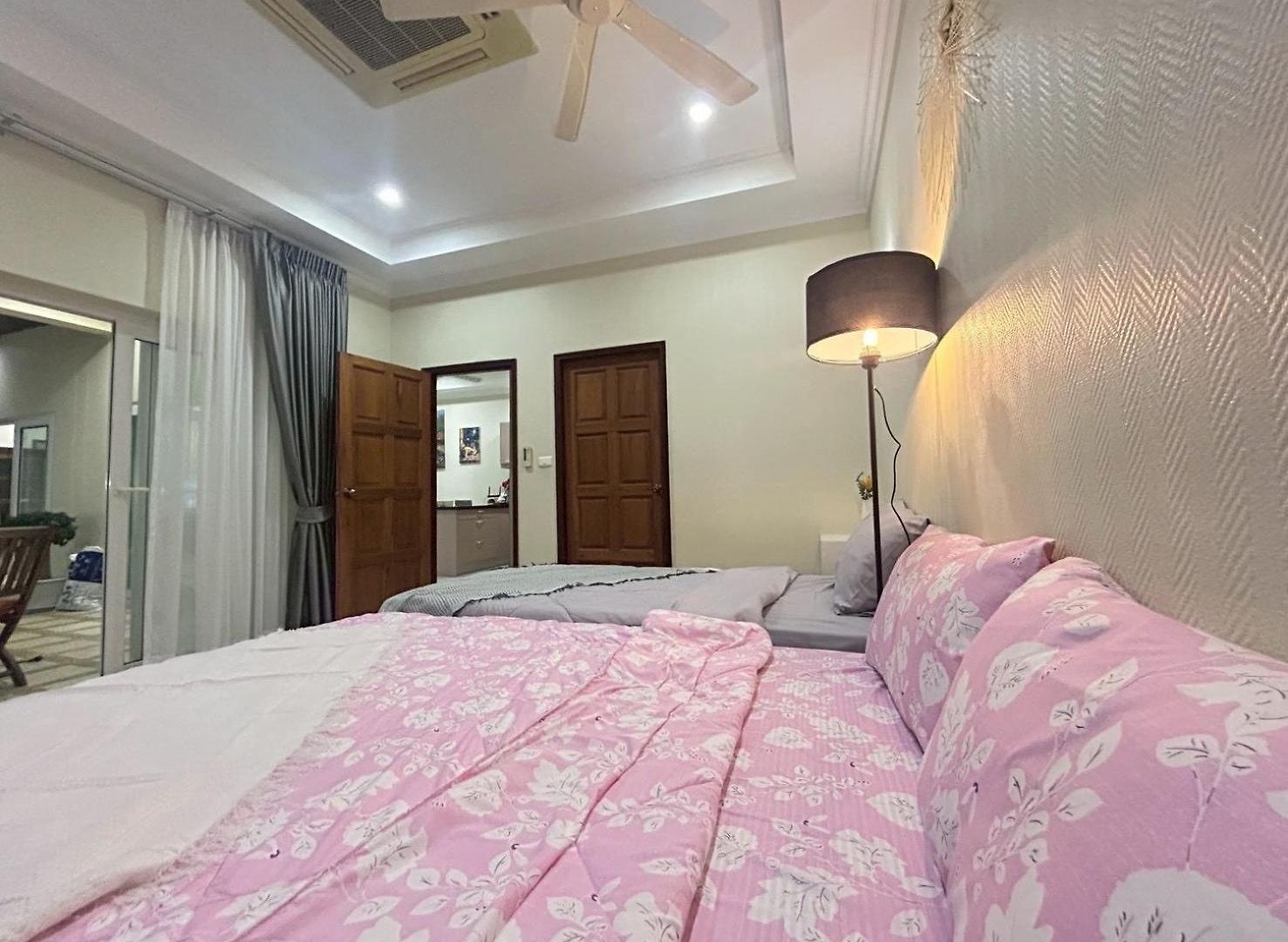 ฮอลิเดย์พาร์ค Mj42 House Majestic Poolvillas *