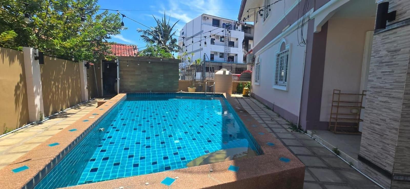 Ketki Luxury Pool Pearlshore *
