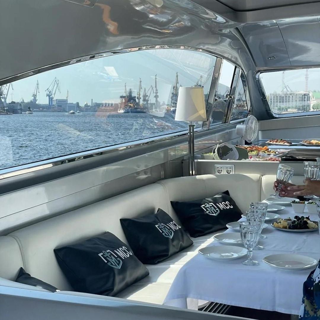 โบเทล Plum Private Yacht Clubhouse *