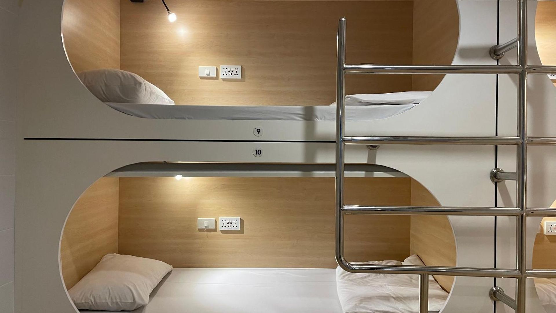 Central Pattaya Hostel ที่พัก *