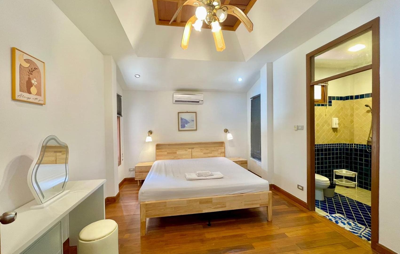 วันหยุดที่บ้าน The Midas Pool 4br Thai Stye Bbq Terrace Phatumnak Hill Pattaya