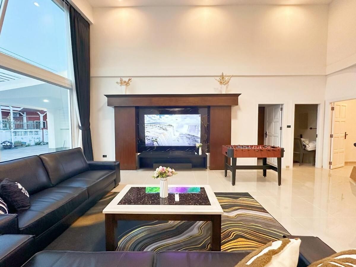 Private Pool 4 Bedroom 5 Bathroom Near Walking Street And Bbq Pattaya