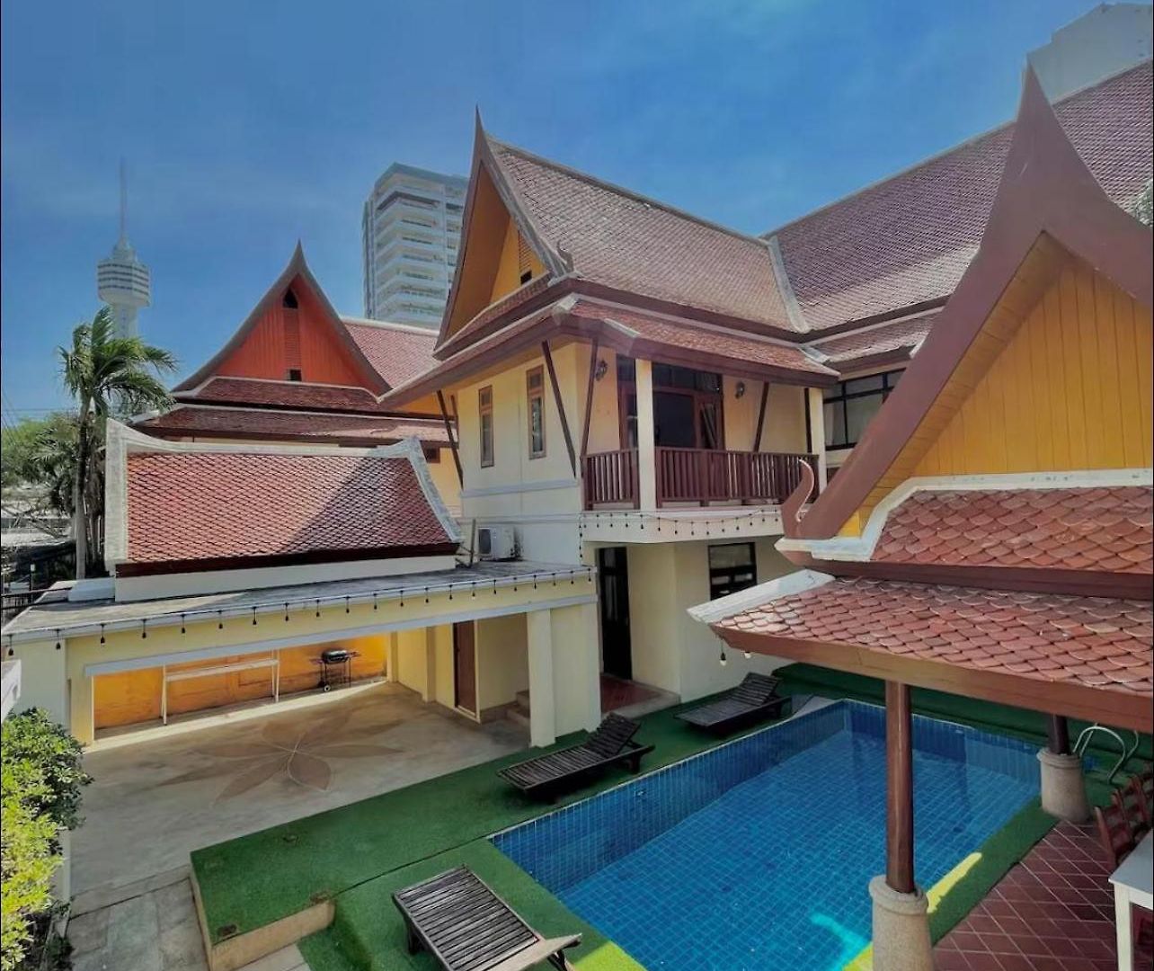 วันหยุดที่บ้าน The Midas Pool 4br Thai Stye Bbq Terrace Phatumnak Hill *