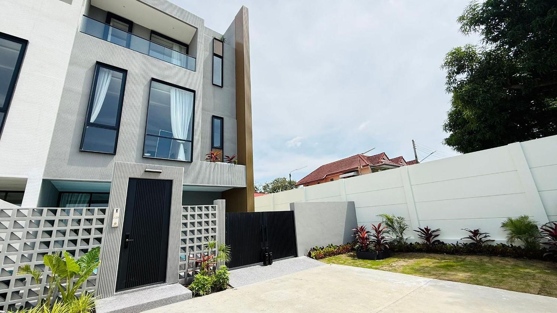 The White Heaven 4br Ktv Bbq Rooftop Swimming Pool * Pattaya