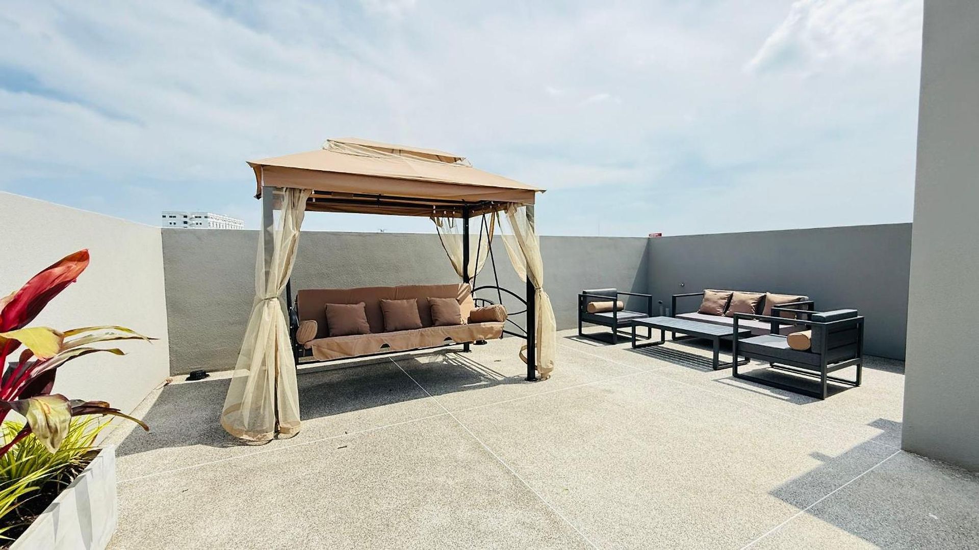 The White Heaven 4br Ktv Bbq Rooftop Swimming Pool วิลล่า *