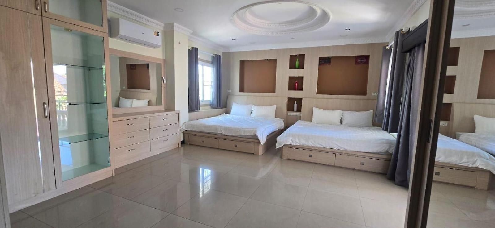 Ketki Luxury Pool Pearlshore