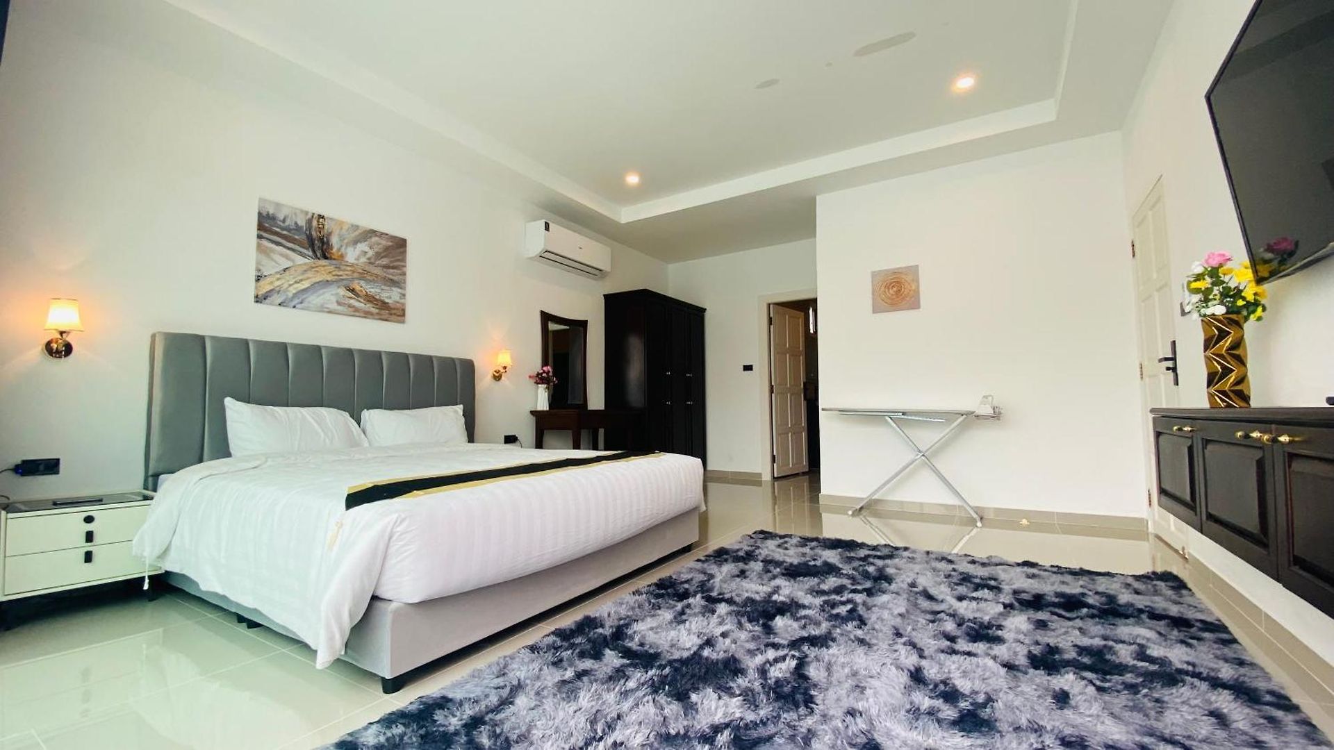 Downtown Pool Villa