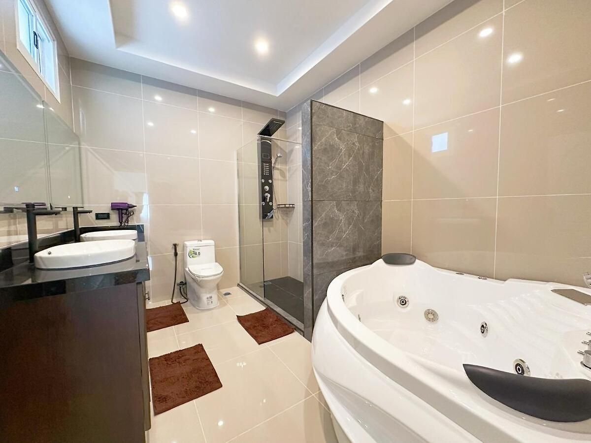 Private Pool 4 Bedroom 5 Bathroom Near Walking Street And Bbq Villa Pattaya