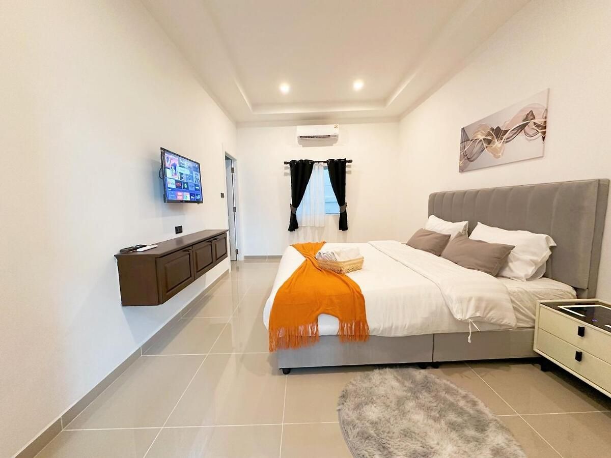 Private Pool 4 Bedroom 5 Bathroom Near Walking Street And Bbq Pattaya