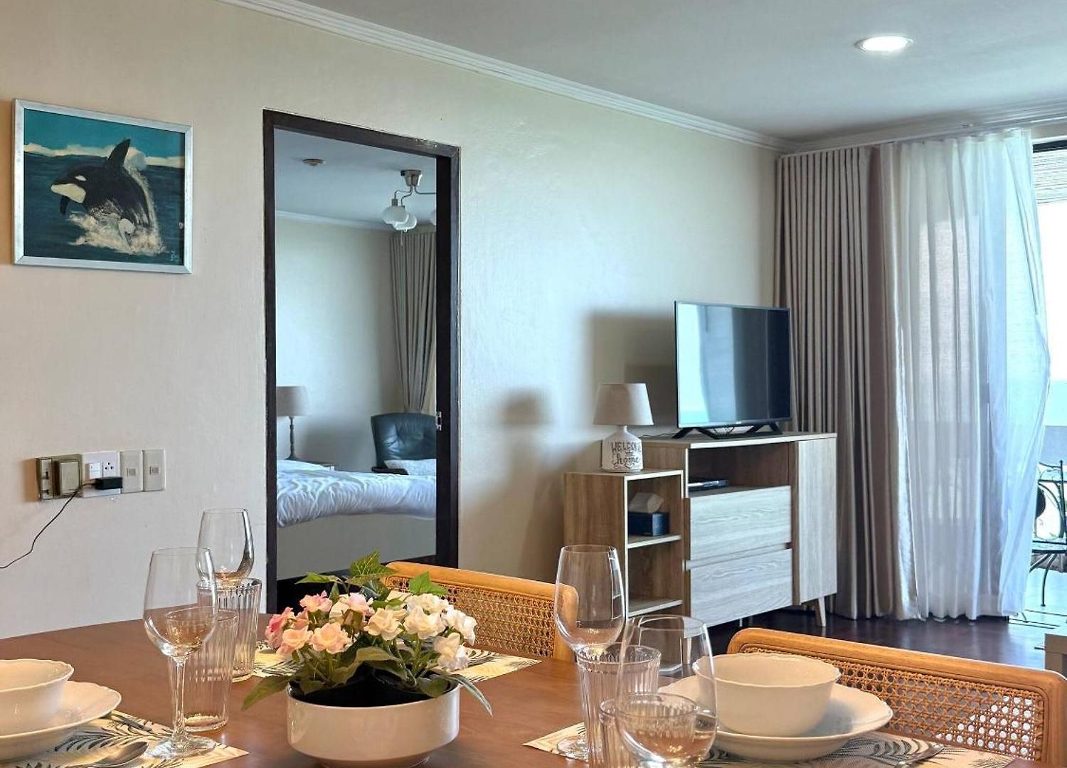 Beachfront 3br With Ocean-view Balcony Apartment