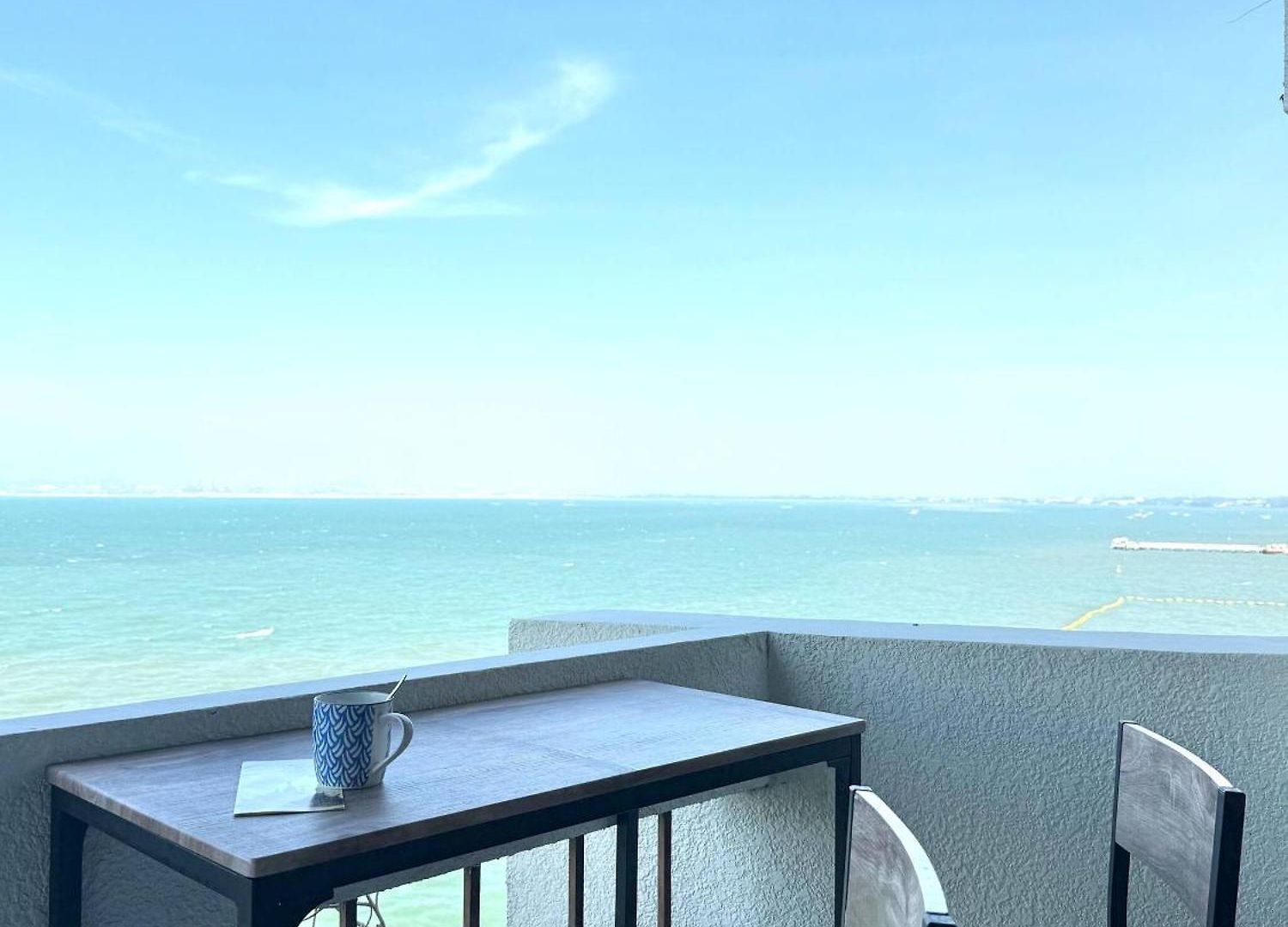 Apartment Beachfront 3br With Ocean-view Balcony