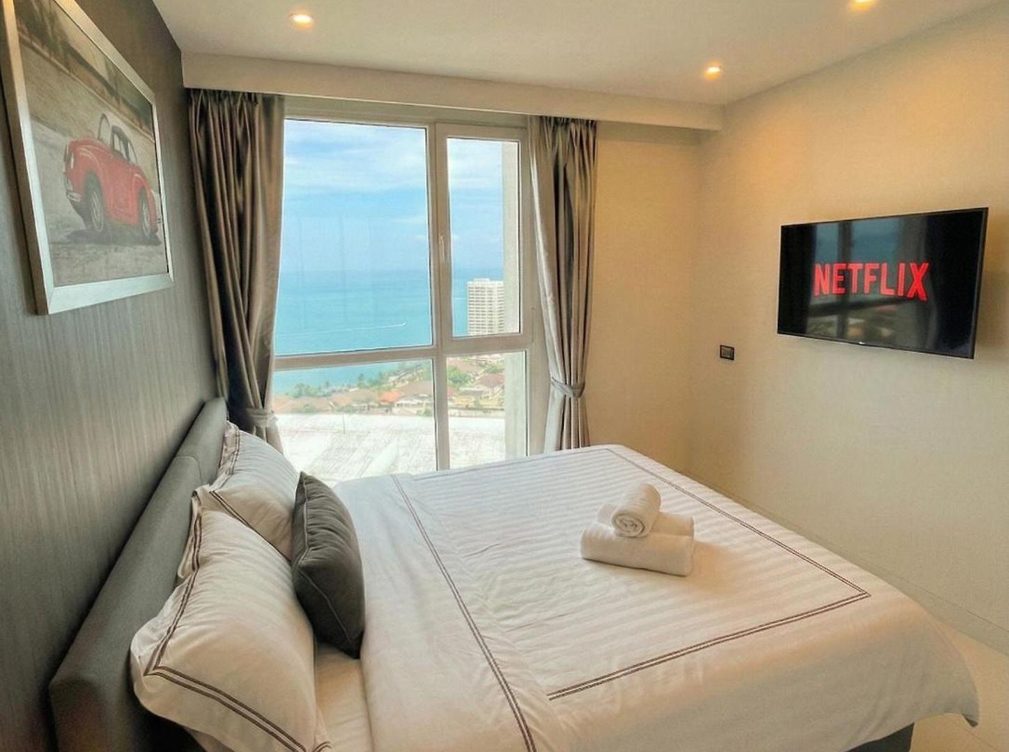 Panoramic Sea View At Sky Residences - Pratamnak Modern