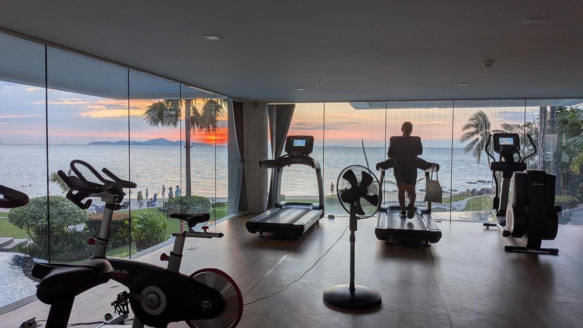 The Palm Wongamat Luxury อพาร์ทเม้น *
