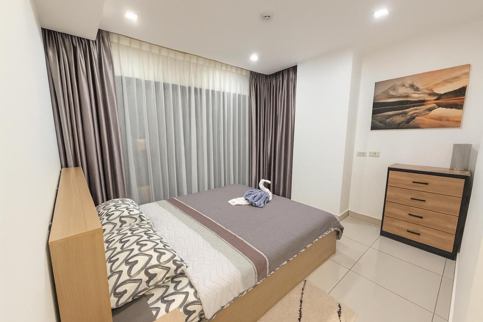 อพาร์ทเม้น Modern 2br Rooftop Swimming Pool Pratumnak *