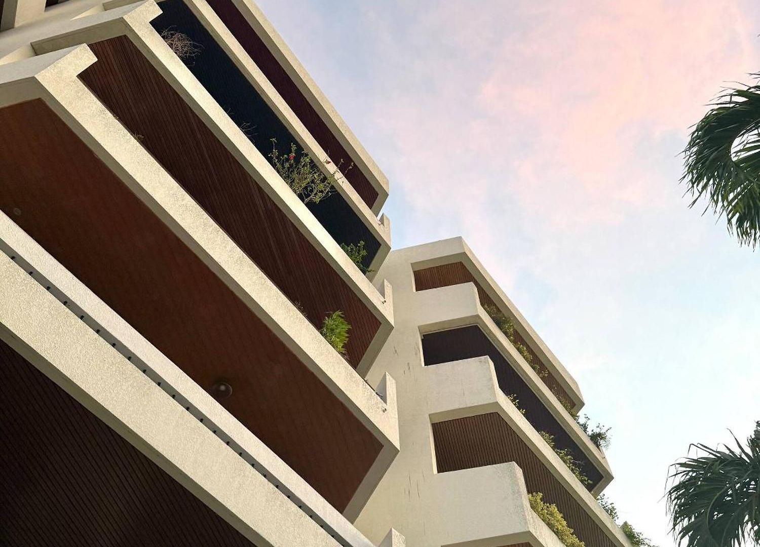 Beachfront 3br With Ocean-view Balcony Apartment *