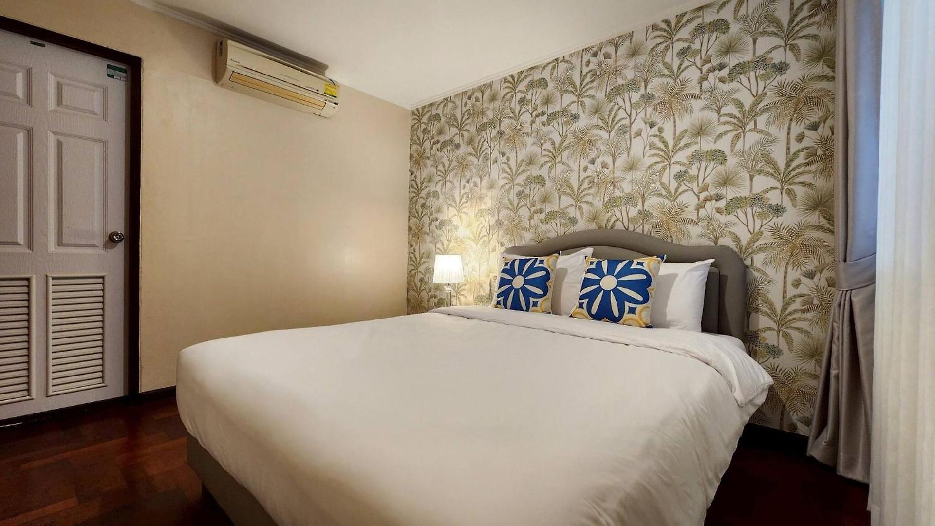 Beachfront 3br With Ocean-view Balcony * Pattaya