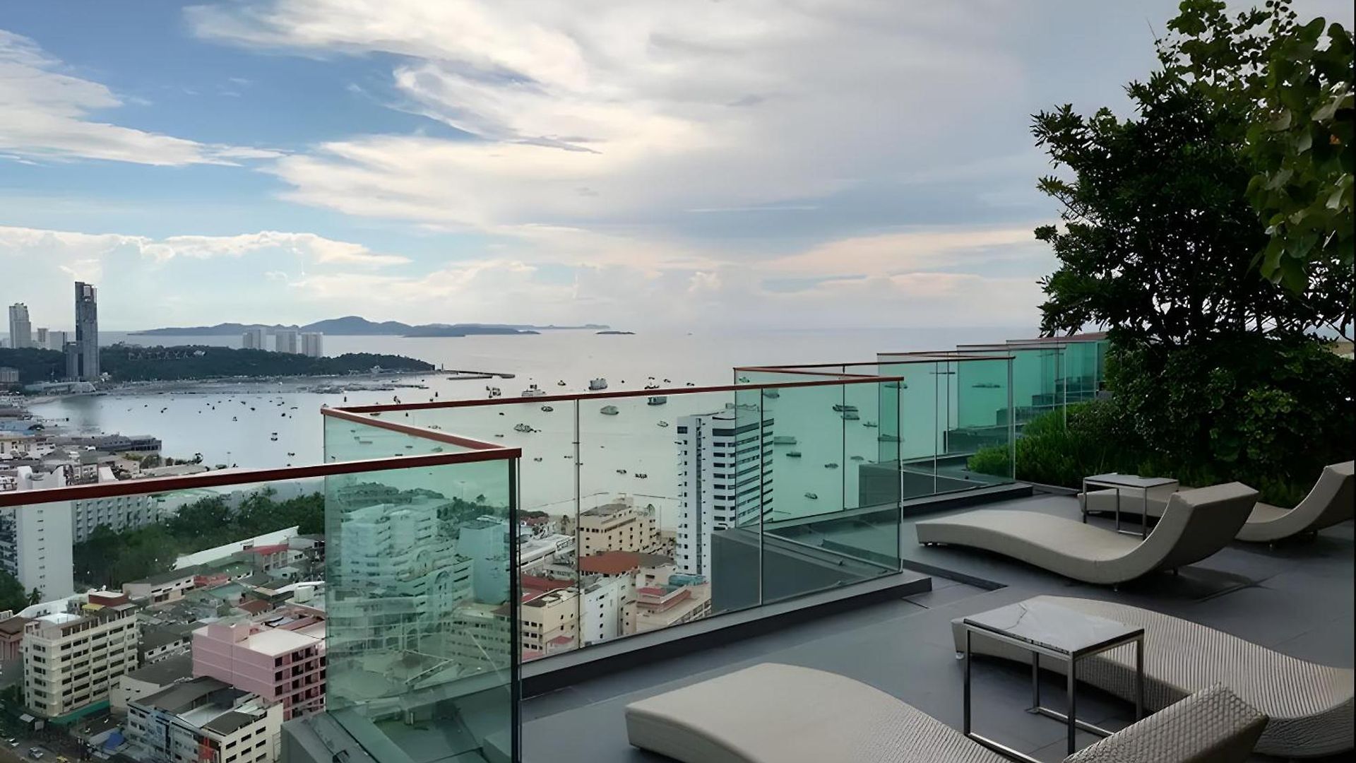 Edge - High Floor Sea View With Rooftop Pool * Pattaya