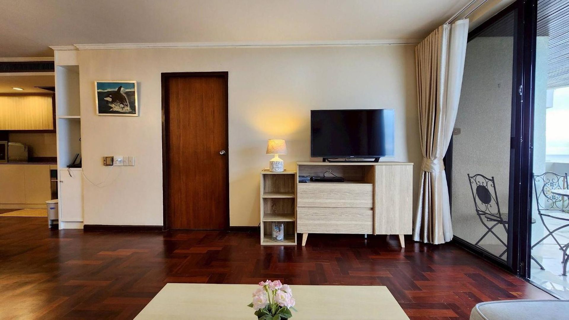 Beachfront 3br With Ocean-view Balcony Pattaya
