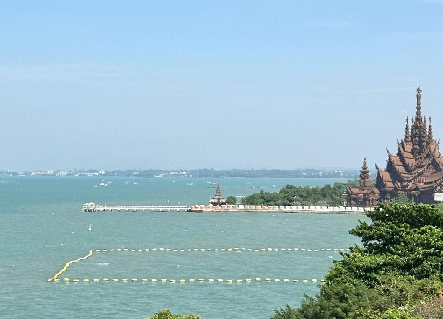 Apartment Beachfront 3br With Ocean-view Balcony Pattaya