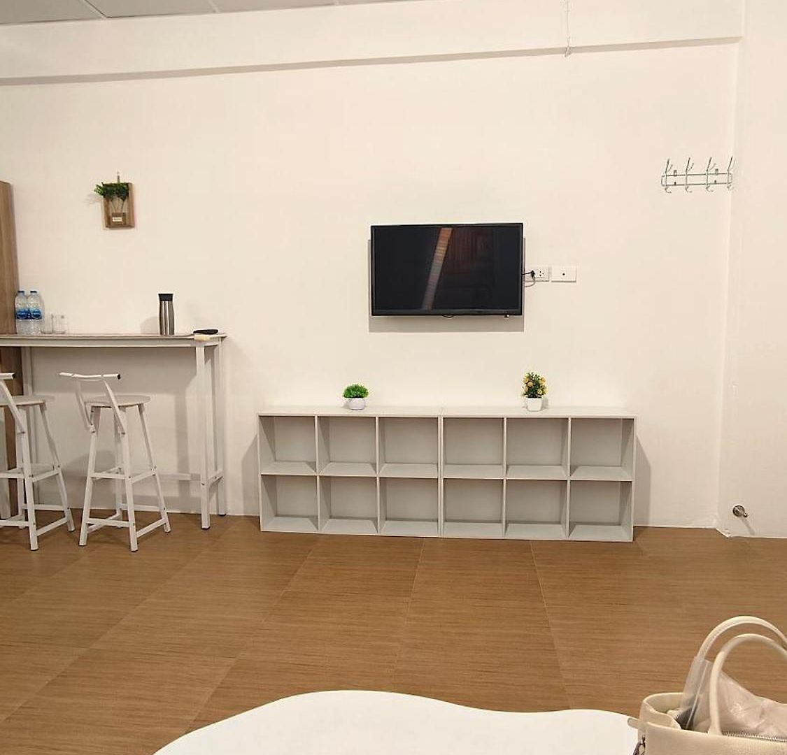5分钟到海边 市中心 全新房 全新泳池 自助锁 网络电视 阳台 私人洗衣机 可两房联订 Pattaya