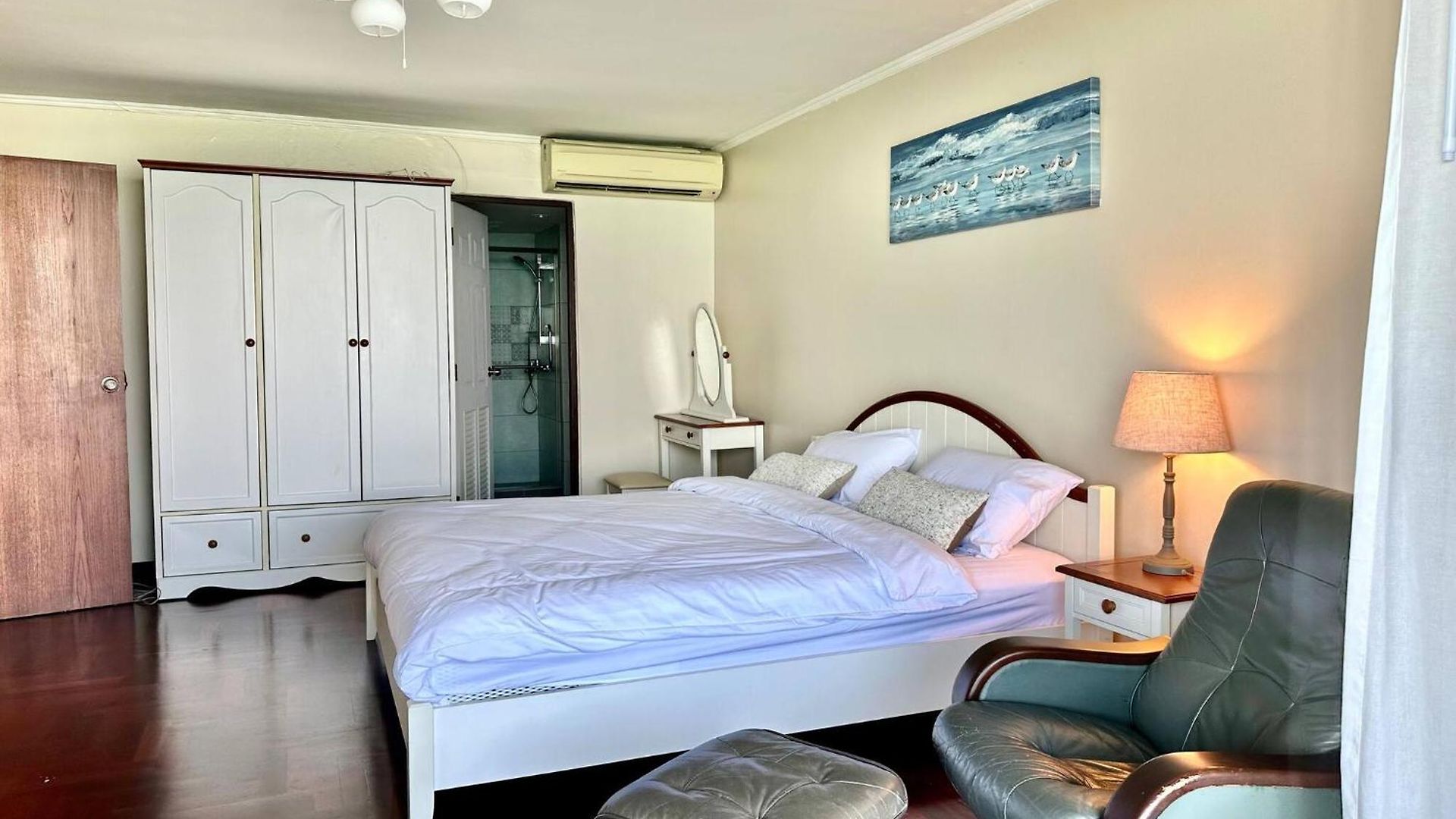 Beachfront 3br With Ocean-view Balcony *