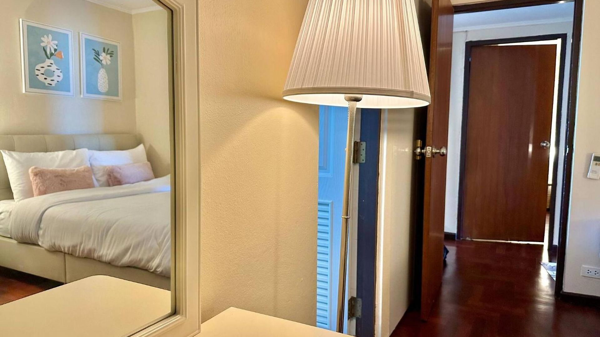Apartment Beachfront 3br With Ocean-view Balcony Pattaya
