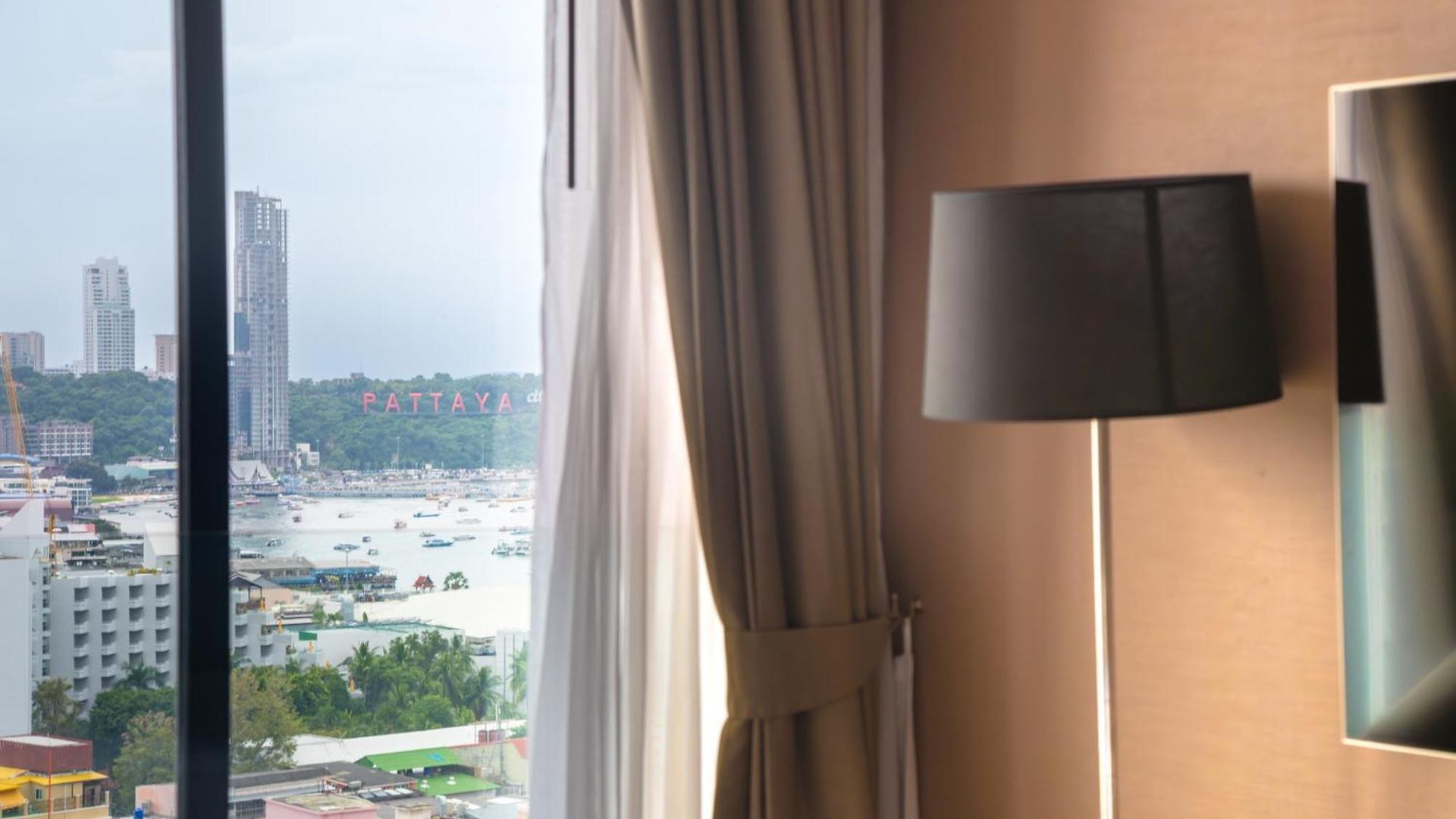 อพาร์ทเม้น Edge Luxury