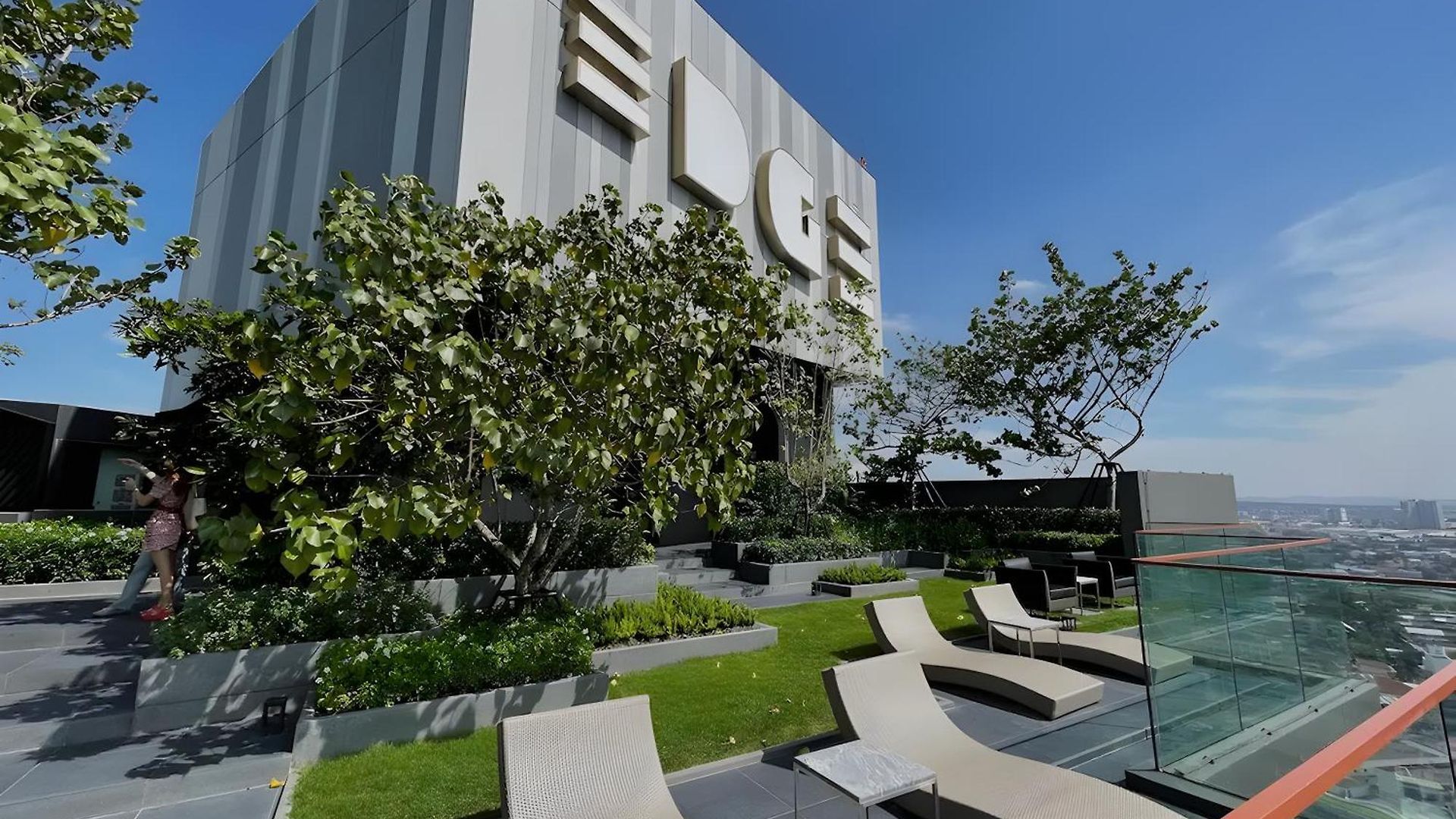 อพาร์ทเม้น Edge - High Floor Sea View With Rooftop Pool Pattaya