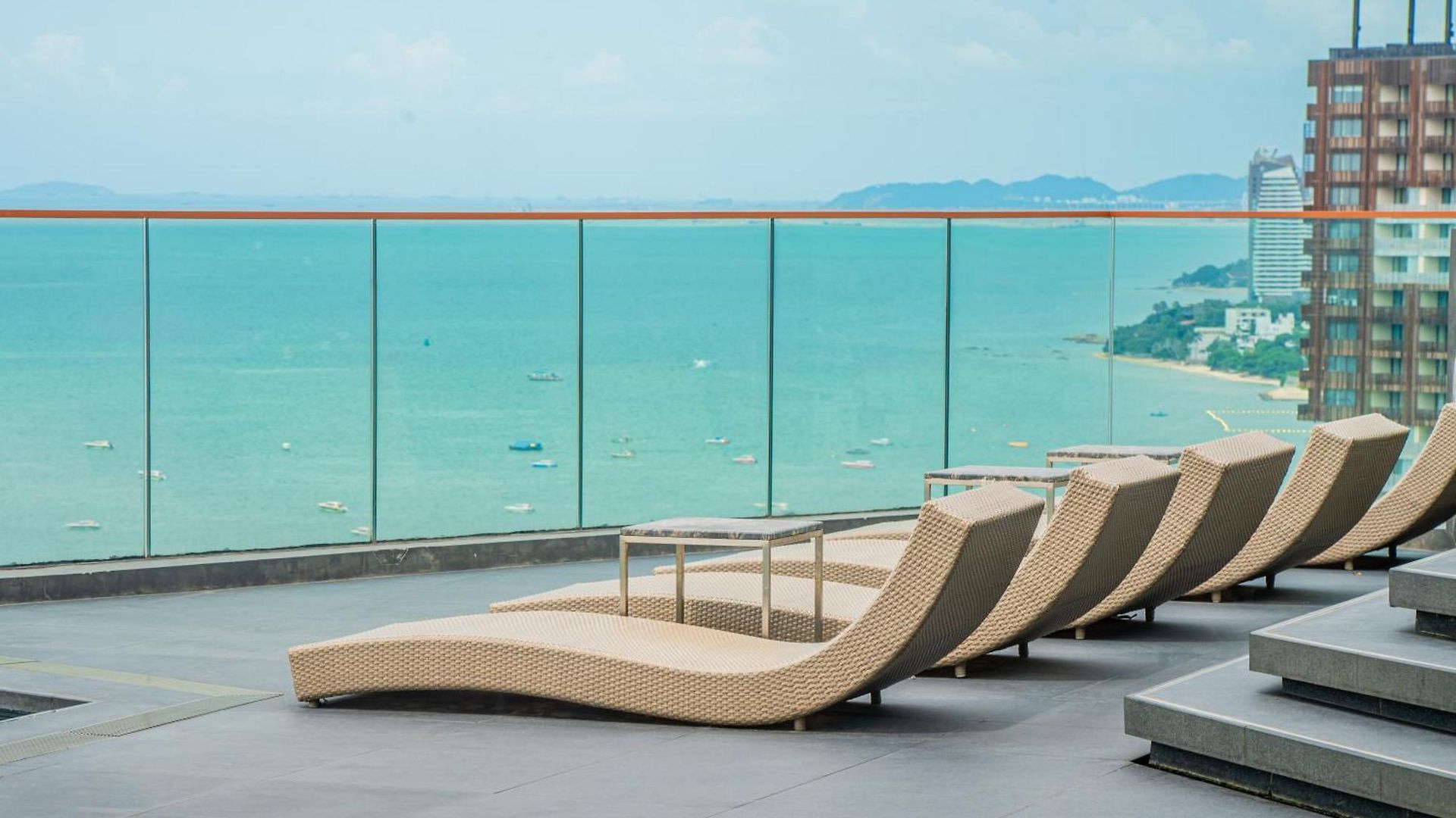 อพาร์ทเม้น Edge Luxury *