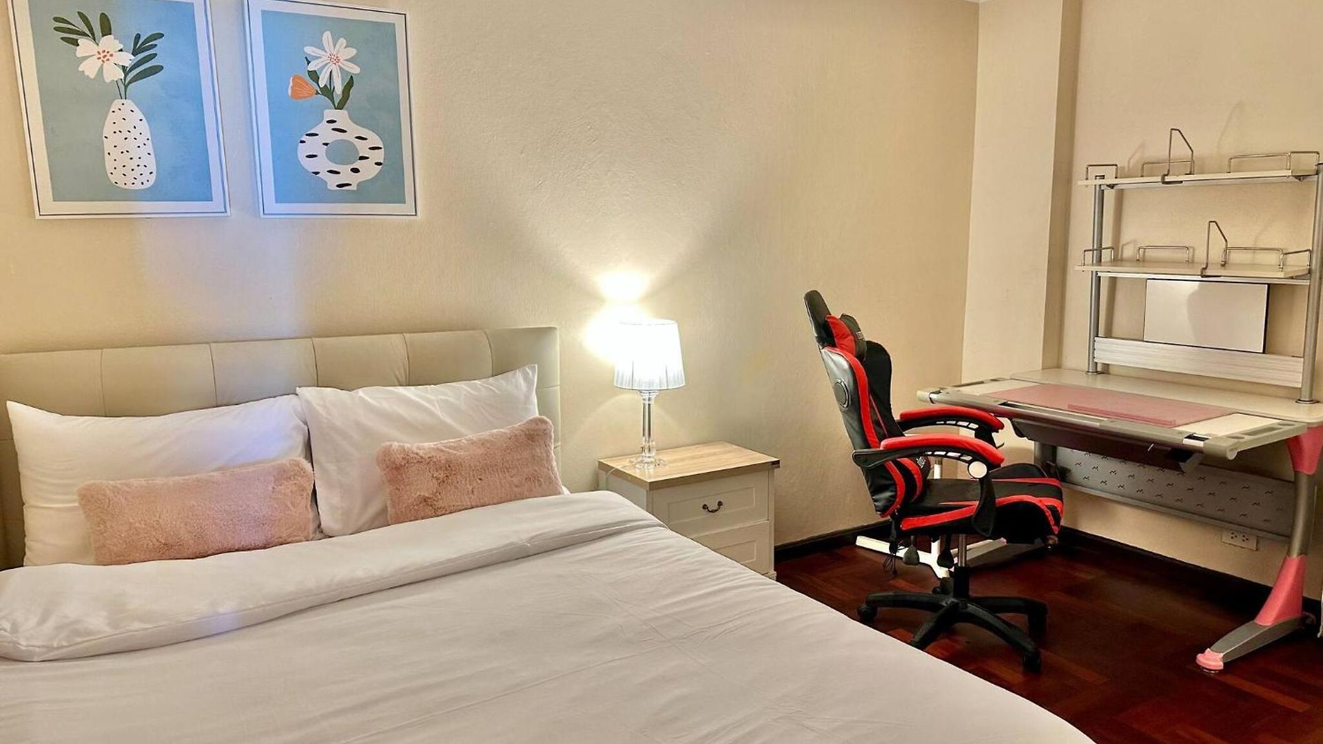 Beachfront 3br With Ocean-view Balcony Pattaya