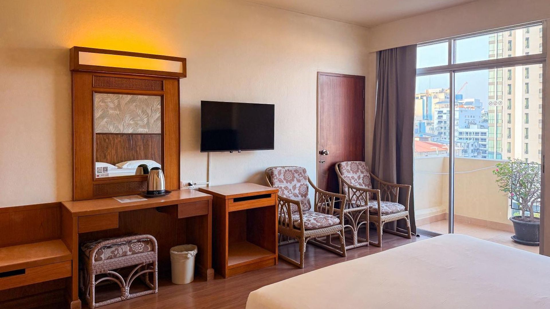 โกลเด้นบีชโฮเทล พัทยา โรงแรม 4*