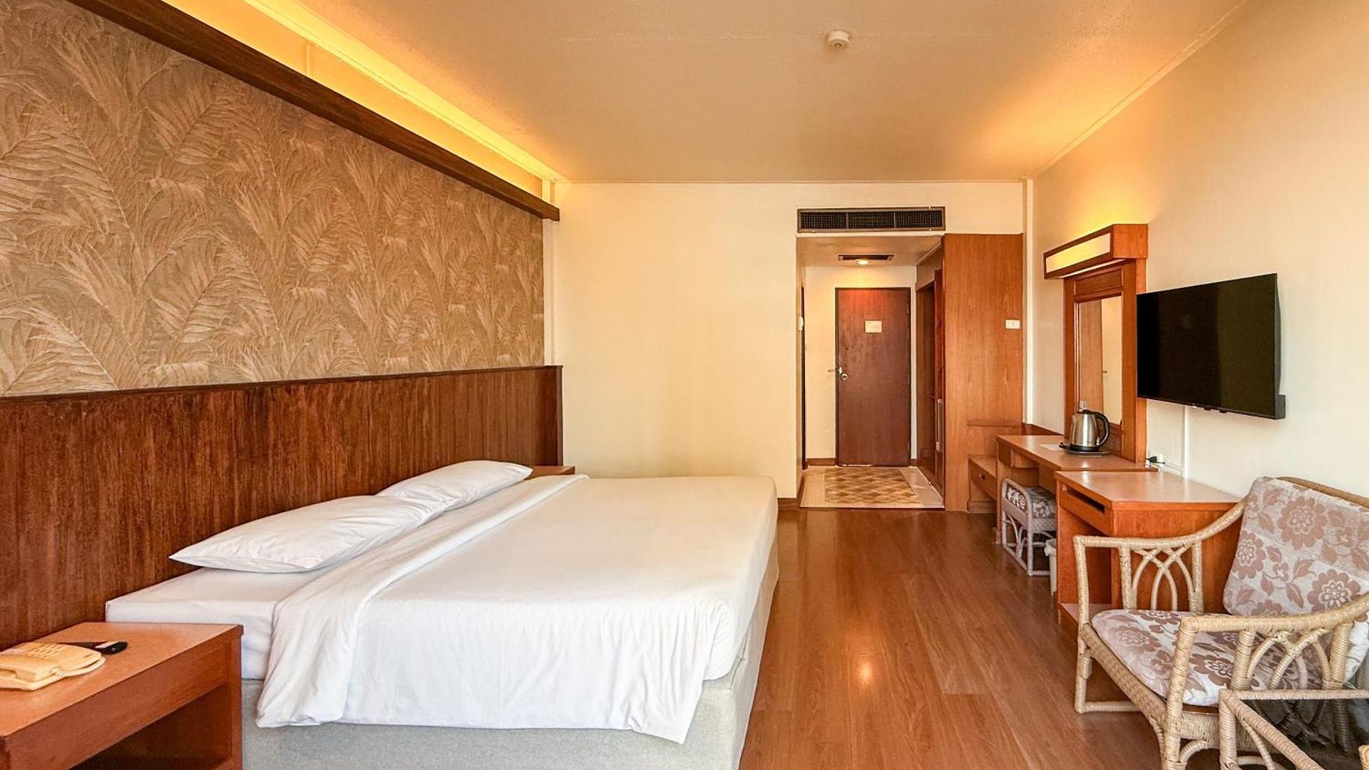โกลเด้นบีชโฮเทล พัทยา โรงแรม 4*