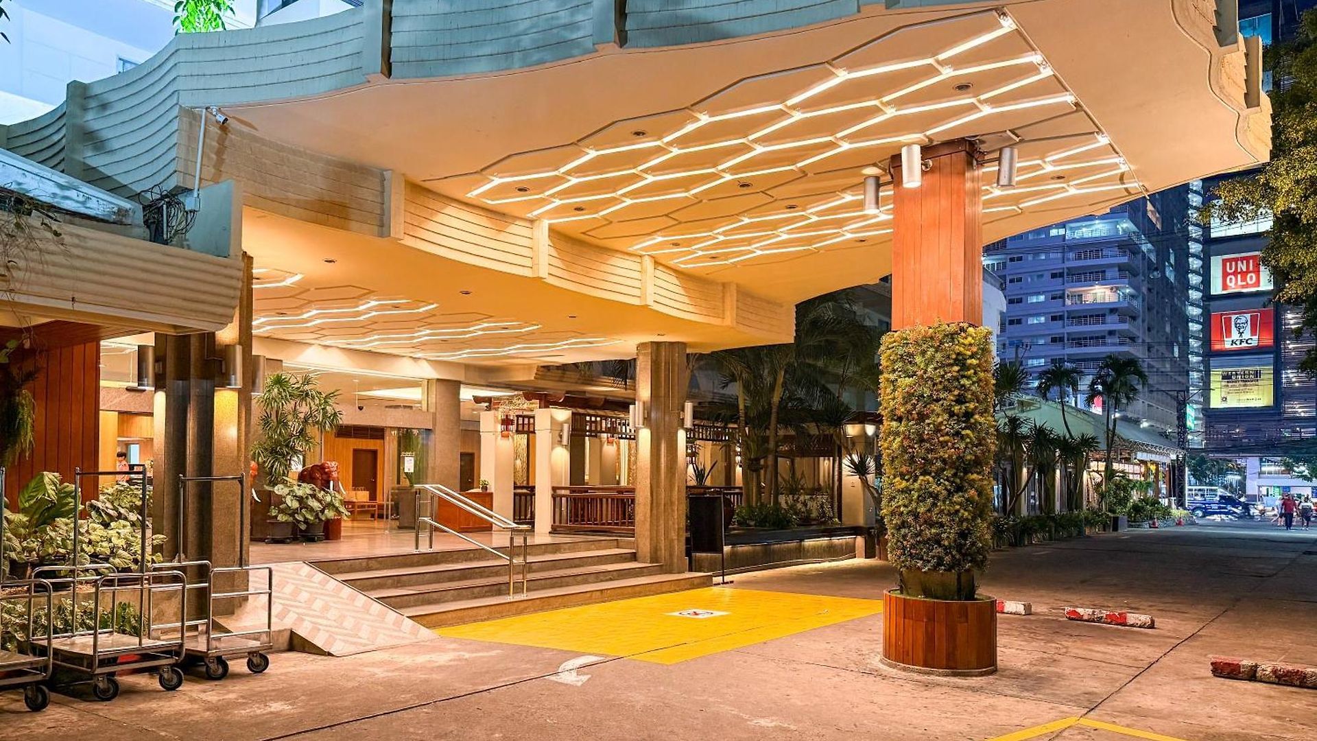 โกลเด้นบีชโฮเทล พัทยา โรงแรม Pattaya