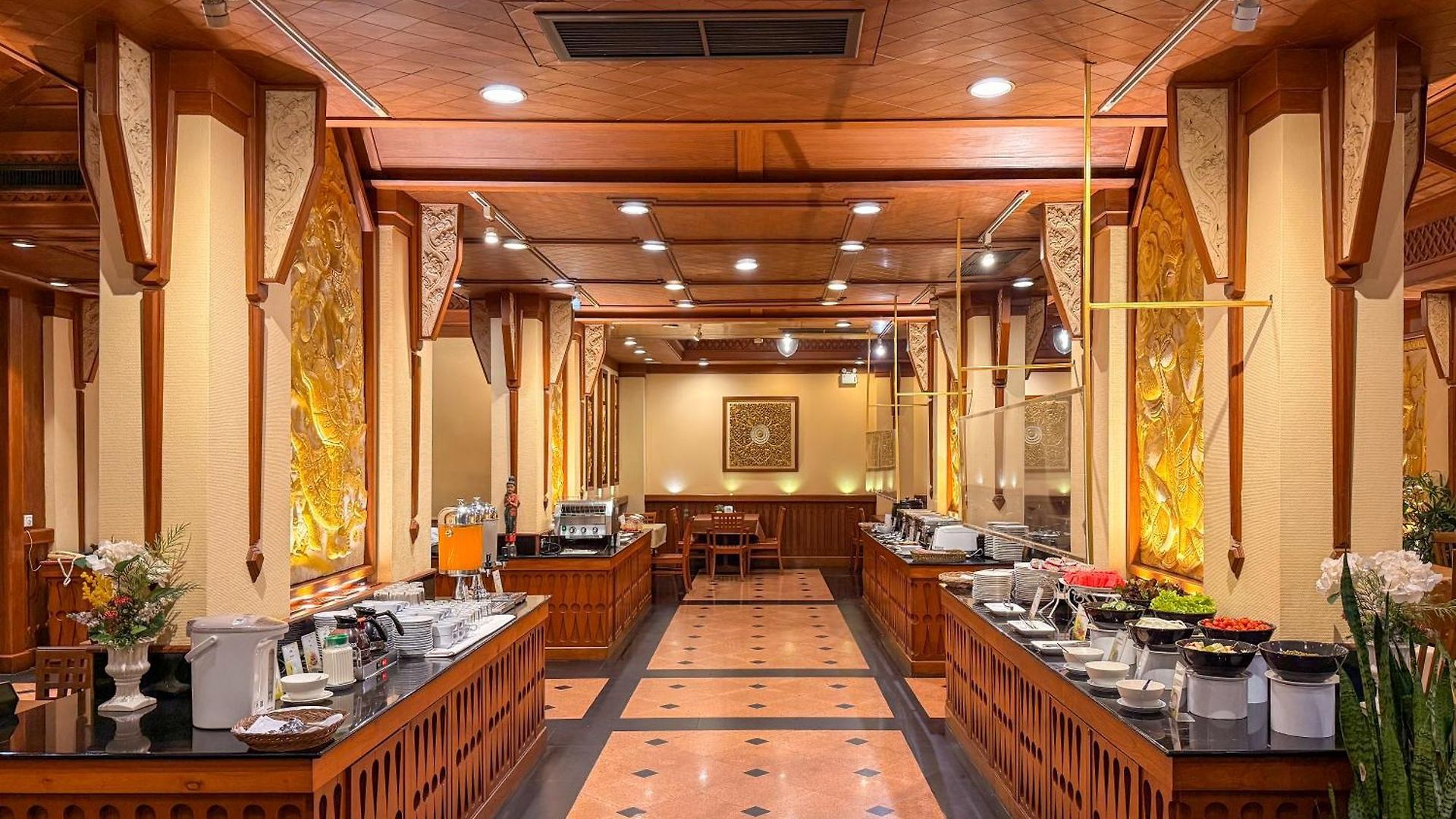 โรงแรม โกลเด้นบีชโฮเทล พัทยา 4*