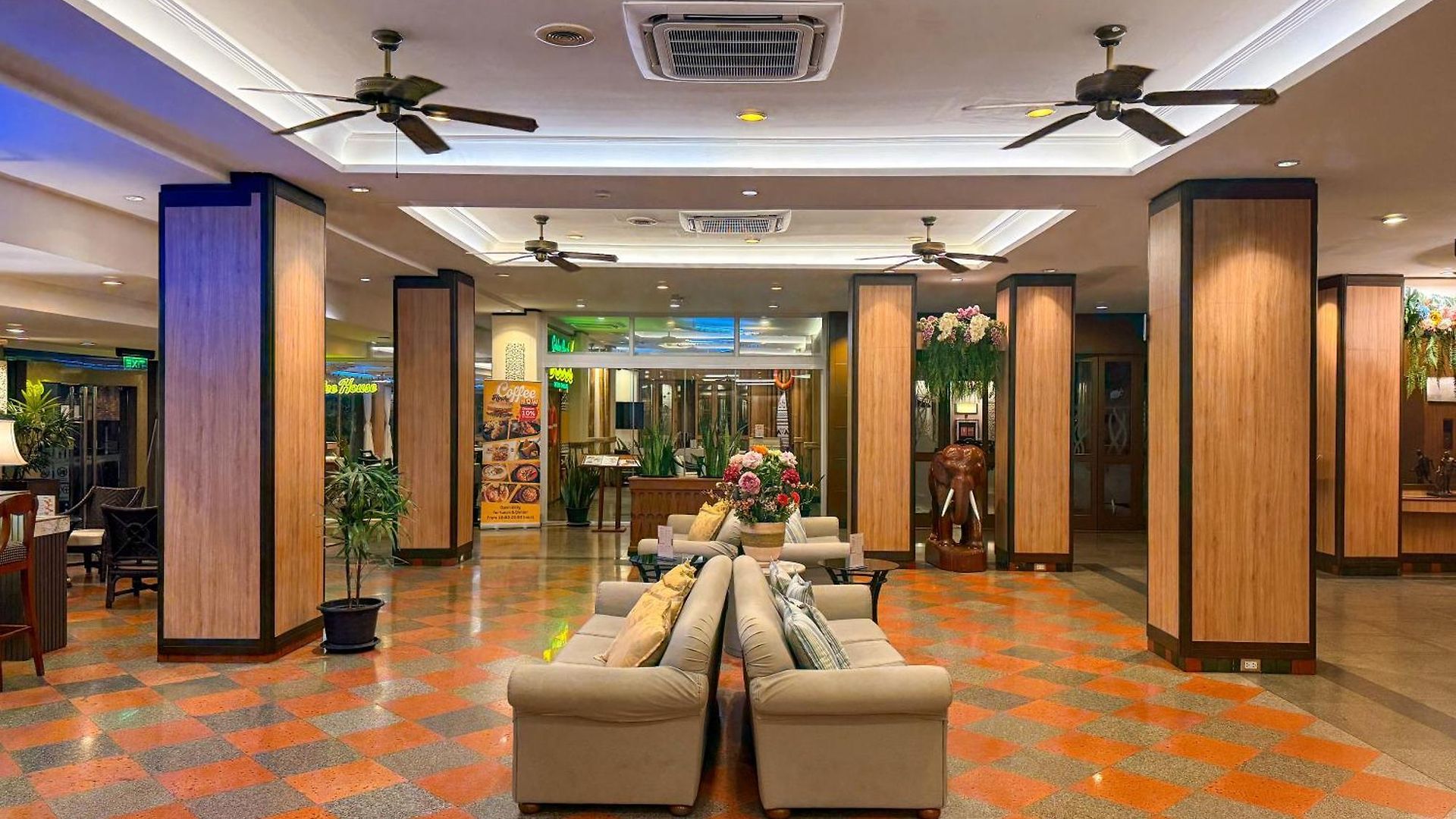 โกลเด้นบีชโฮเทล พัทยา โรงแรม Pattaya